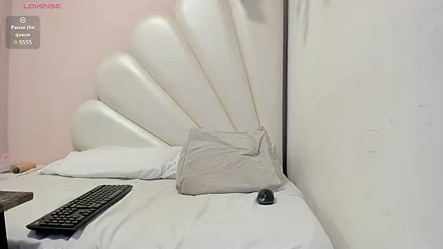 Olivia Stevens online show from 28, 2, 2025