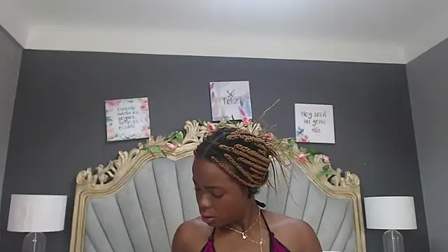 Snapshot of LindaBird chatting on 19, 2, 2025 LindaBird online show from 19, 2, 2025