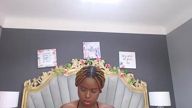 Snapshot of LindaBird chatting on 19, 2, 2025 LindaBird online show from 19, 2, 2025