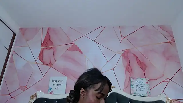 LindaBird online show from 3, 11, 2025