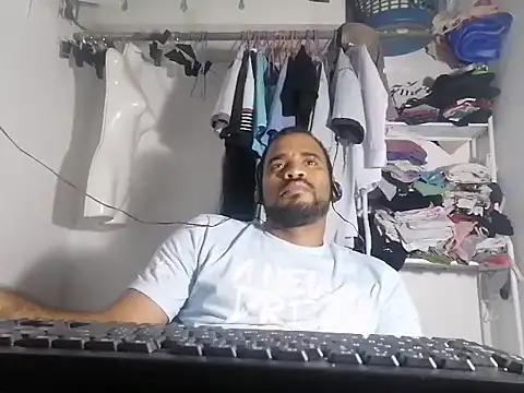 Snapshot of YOX22 chatting on 18, 2, 2025 YOX22 online show from 18, 2, 2025