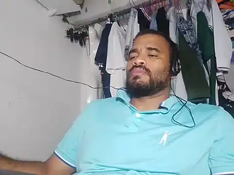 Snapshot of YOX22 chatting on 25, 2, 2025 YOX22 online show from 25, 2, 2025