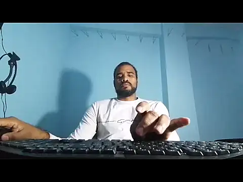 Snapshot of YOX22 chatting on 1, 3, 2025 YOX22 online show from 1, 3, 2025