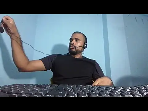 Snapshot of YOX22 chatting on 11, 3, 2025 YOX22 online show from 11, 3, 2025