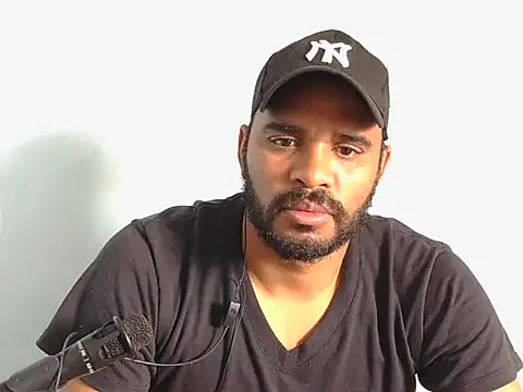 Snapshot of YOX22 chatting on 8, 10, 2025 YOX22 online show from 8, 10, 2025