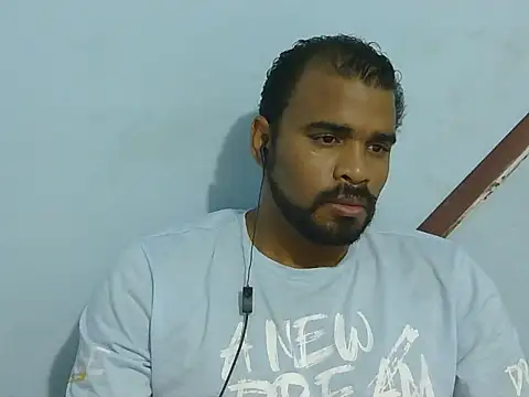 Snapshot of YOX22 chatting on 4, 11, 2025 YOX22 online show from 4, 11, 2025