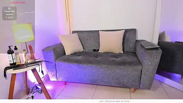 Emylyjonhs online show from 4, 3, 2026