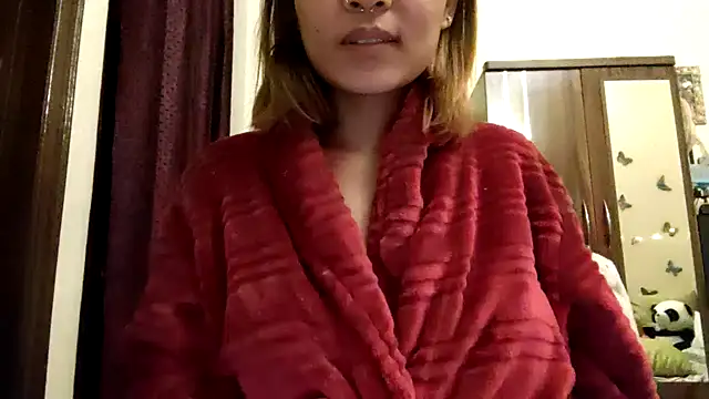 Snapshot of suki_fruit chatting on 9, 3, 2025 suki fruit online show from 9, 3, 2025