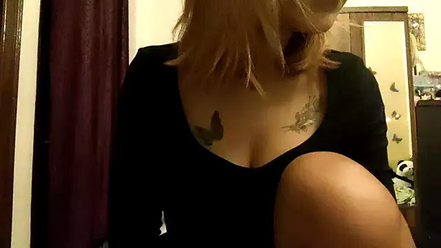 Snapshot of suki_fruit chatting on 14, 3, 2025 suki fruit online show from 14, 3, 2025