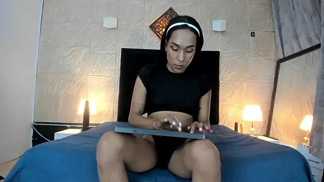 ChanelleJohnson  online show from 11, 10, 2025