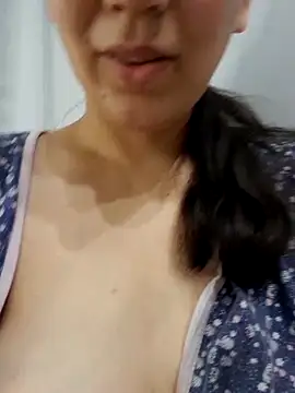 Snapshot of Emily_homegirl chatting on 2, 3, 2025 Emily homegirl online show from 2, 3, 2025