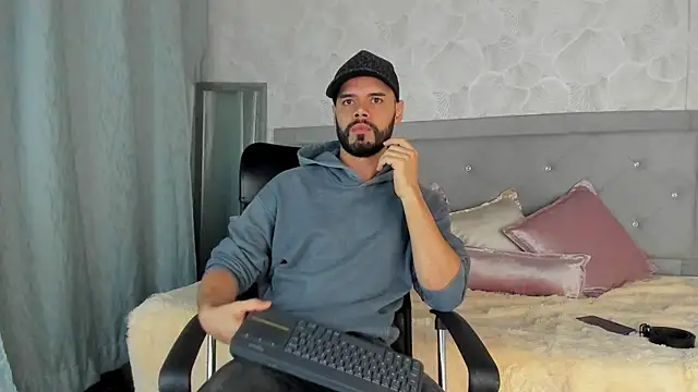 Luke Diaz7 online show from 4, 3, 2025