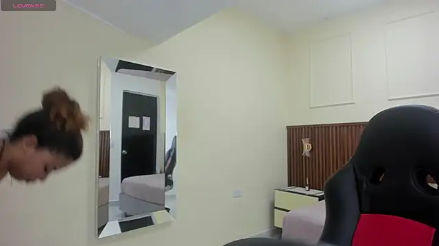 MELINAMARTINS online show from 3, 10, 2025