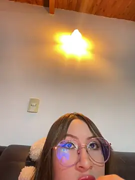 ValentinaOrtiz3 online show from 4, 3, 2025