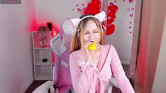 SweetieAngela online show from 18, 2, 2025