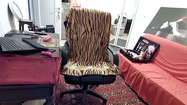 Chanel Noire online show from 16, 9, 2025