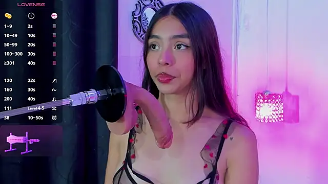 lanna brunette online show from 9, 9, 2025