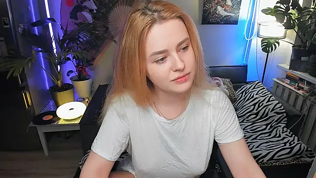 Alexa Pirs online show from 4, 12, 2025