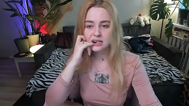 Alexa Pirs online show from 6, 4, 2026