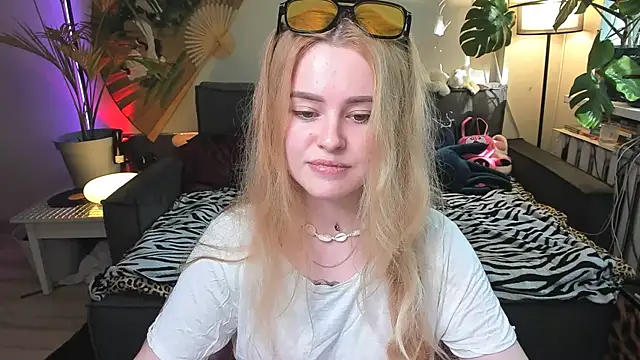 Alexa Pirs online show from 25, 5, 2026
