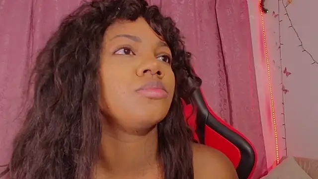 Snapshot of Daphnewalker__ chatting on 17, 12, 2025 Daphnewalker online show from 17, 12, 2025