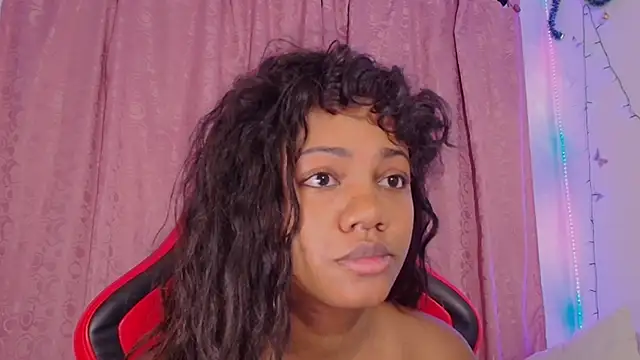 Snapshot of Daphnewalker__ chatting on 18, 12, 2025 Daphnewalker online show from 18, 12, 2025