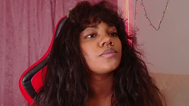 Snapshot of Daphnewalker__ chatting on 20, 12, 2025 Daphnewalker online show from 20, 12, 2025