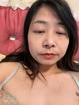 Snapshot of jinj-a chatting on 4, 3, 2025 jinj-a online show from 4, 3, 2025