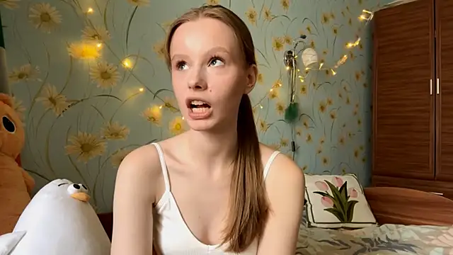 Snapshot of BeckyDwinell chatting on 5, 3, 2025 BeckyDwinell online show from 5, 3, 2025