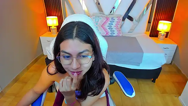 Cristin Petite online show from 21, 3, 2025