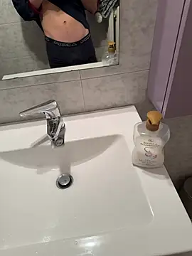 Snapshot of Manuhot001 chatting on 14, 2, 2025 Manuhot001 online show from 14, 2, 2025