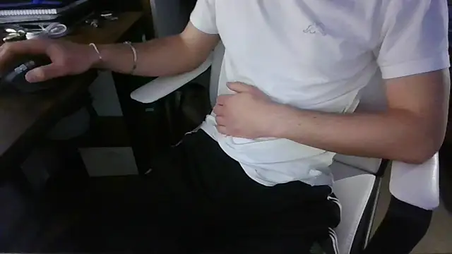 Snapshot of Manuhot001 chatting on 17, 3, 2025 Manuhot001 online show from 17, 3, 2025