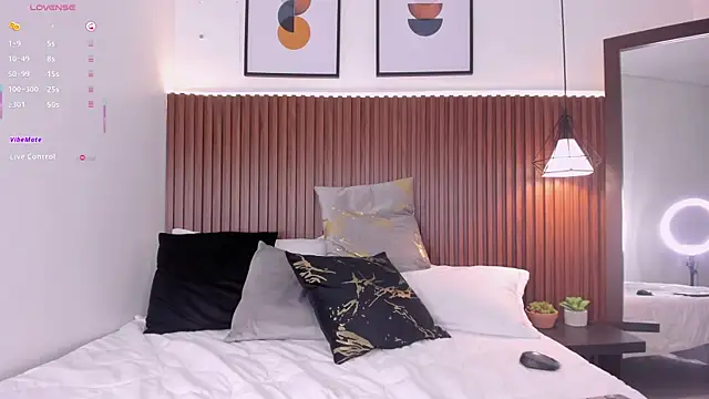 julietaevanns online show from 6, 3, 2025