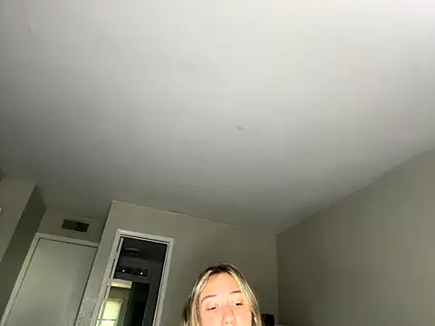 Snapshot of angelicasn0w chatting on 11, 9, 2025 angelicasn0w online show from 11, 9, 2025