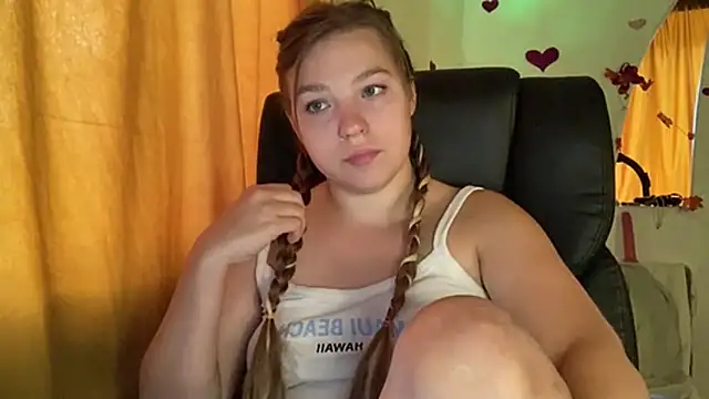 Snapshot of SweetAlissa18 chatting on 10, 9, 2025 SweetAlissa18 online show from 10, 9, 2025