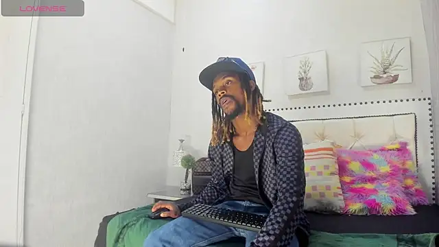 Snapshot of LooganX chatting on 16, 9, 2025 LooganX online show from 16, 9, 2025