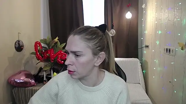 TessaDaybreak online show from 18, 2, 2025