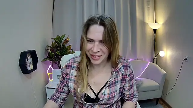 Snapshot of TessaDaybreak chatting on 16, 5, 2026 TessaDaybreak online show from 16, 5, 2026
