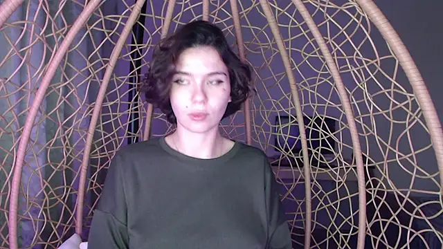 Snapshot of Anna-Sun chatting on 5, 10, 2025 Anna-Sun online show from 5, 10, 2025