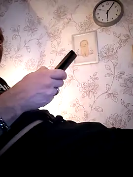 Snapshot of Teemu chatting on 5, 11, 2025 Teemu online show from 5, 11, 2025