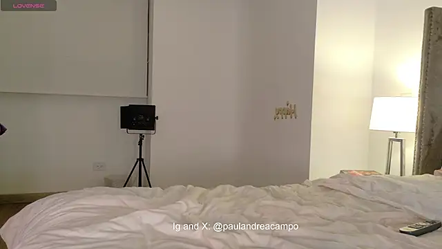 Snapshot of PauLaaCam chatting on 19, 10, 2025 PauLaaCam online show from 19, 10, 2025