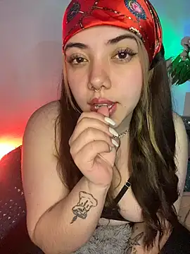 Snapshot of _ivyginger chatting on 12, 11, 2025 ivyginger online show from 12, 11, 2025