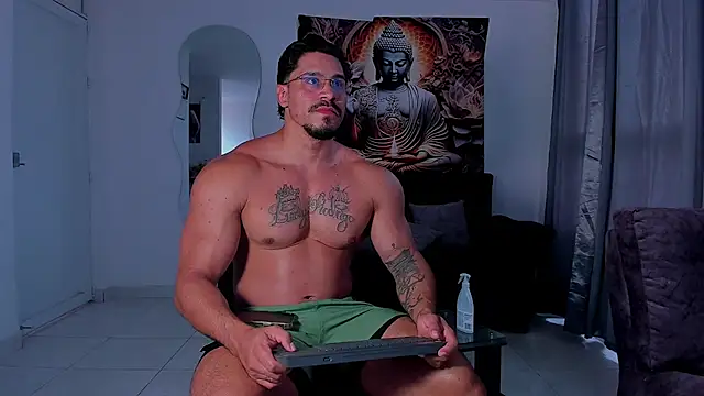 Snapshot of Valentino_Dosantos_ chatting on 18, 10, 2025 Valentino Dosantos online show from 18, 10, 2025