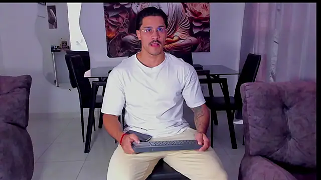 Snapshot of Valentino_Dosantos_ chatting on 3, 2, 2026 Valentino Dosantos online show from 3, 2, 2026