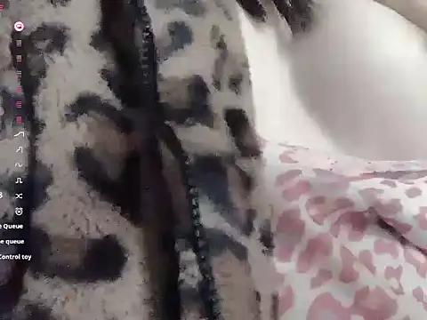 Snapshot of a-lian chatting on 8, 3, 2025 a-lian online show from 8, 3, 2025