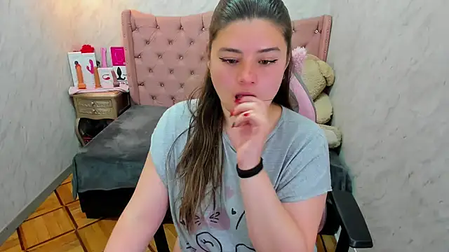 Lianngrace online show from 4, 11, 2025