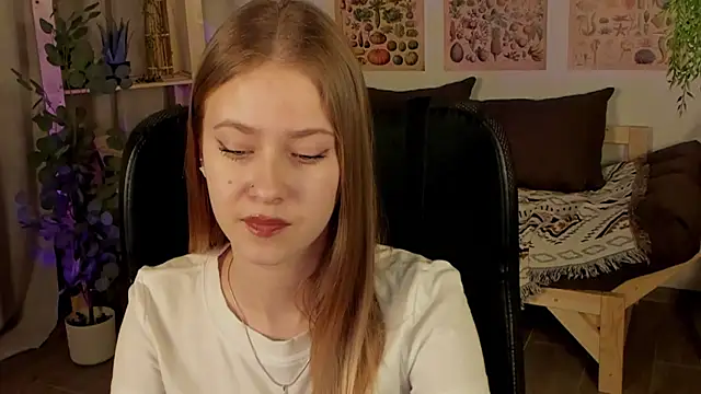 Snapshot of EveMundie chatting on 19, 3, 2025 EveMundie online show from 19, 3, 2025