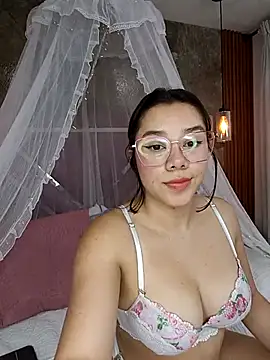 Snapshot of EmmaSulivan chatting on 21, 2, 2025 EmmaSulivan online show from 21, 2, 2025