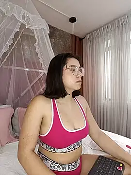 Snapshot of EmmaSulivan chatting on 27, 2, 2025 EmmaSulivan online show from 27, 2, 2025