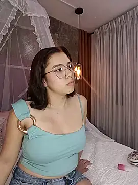 Snapshot of EmmaSulivan chatting on 3, 3, 2025 EmmaSulivan online show from 3, 3, 2025